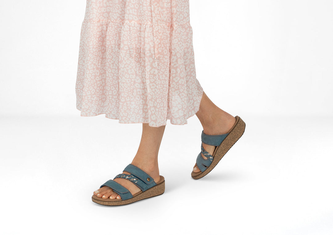 Carrie – Élégance fraîche en bleu stylé