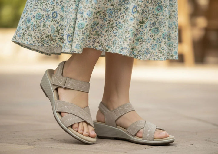 Holly – Élégance chaleureuse en taupe doux